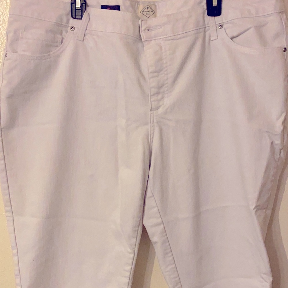 St. John’s Bay White Denim Capris (plus) - Picture 2 of 5